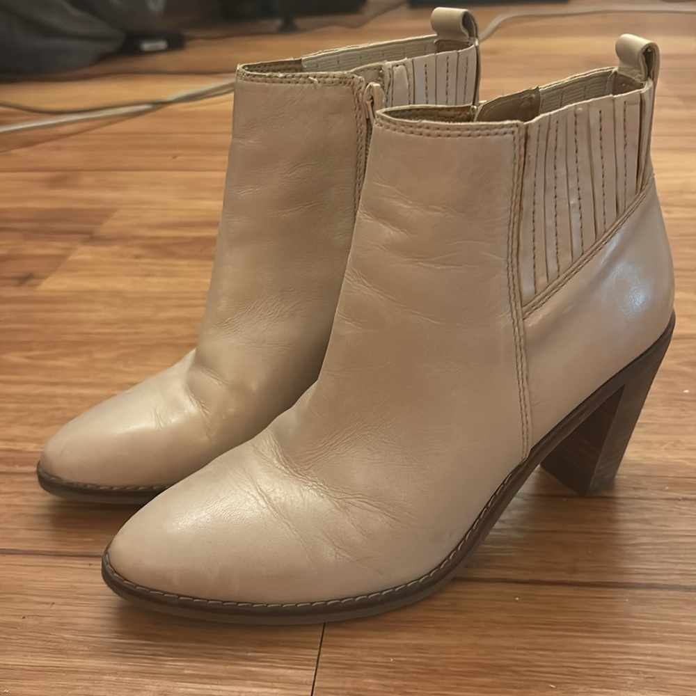 Nude Pointed Tow Western Flair Lucky Brand Heeled Boots - Picture 3 of 7